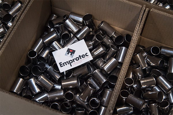 Carton de pièces embouties Emprotec prêtes à l’expédition