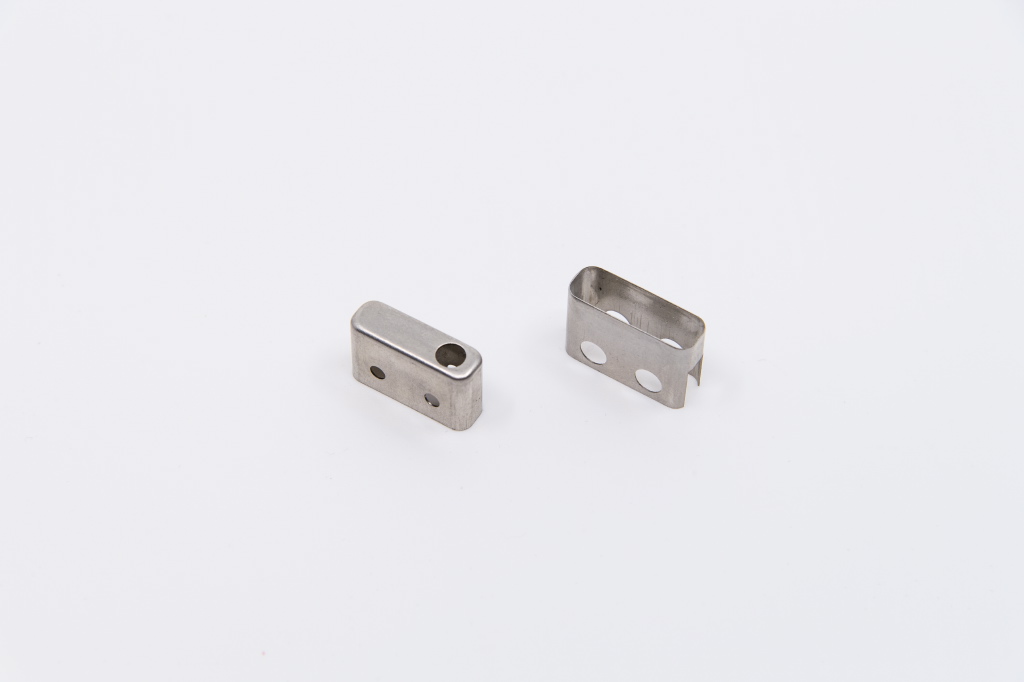 Boîtiers de connectique en inox embouti